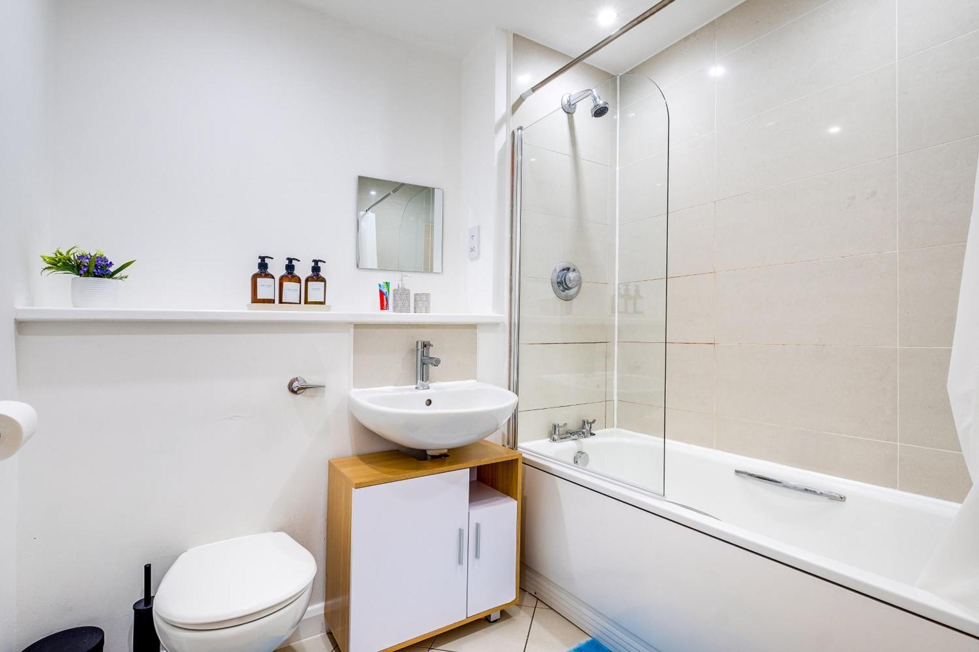 Central Suite Near Mailbox, King Bed, Ping Pong, Netflix, Sleeps 4 バーミンガム エクステリア 写真
