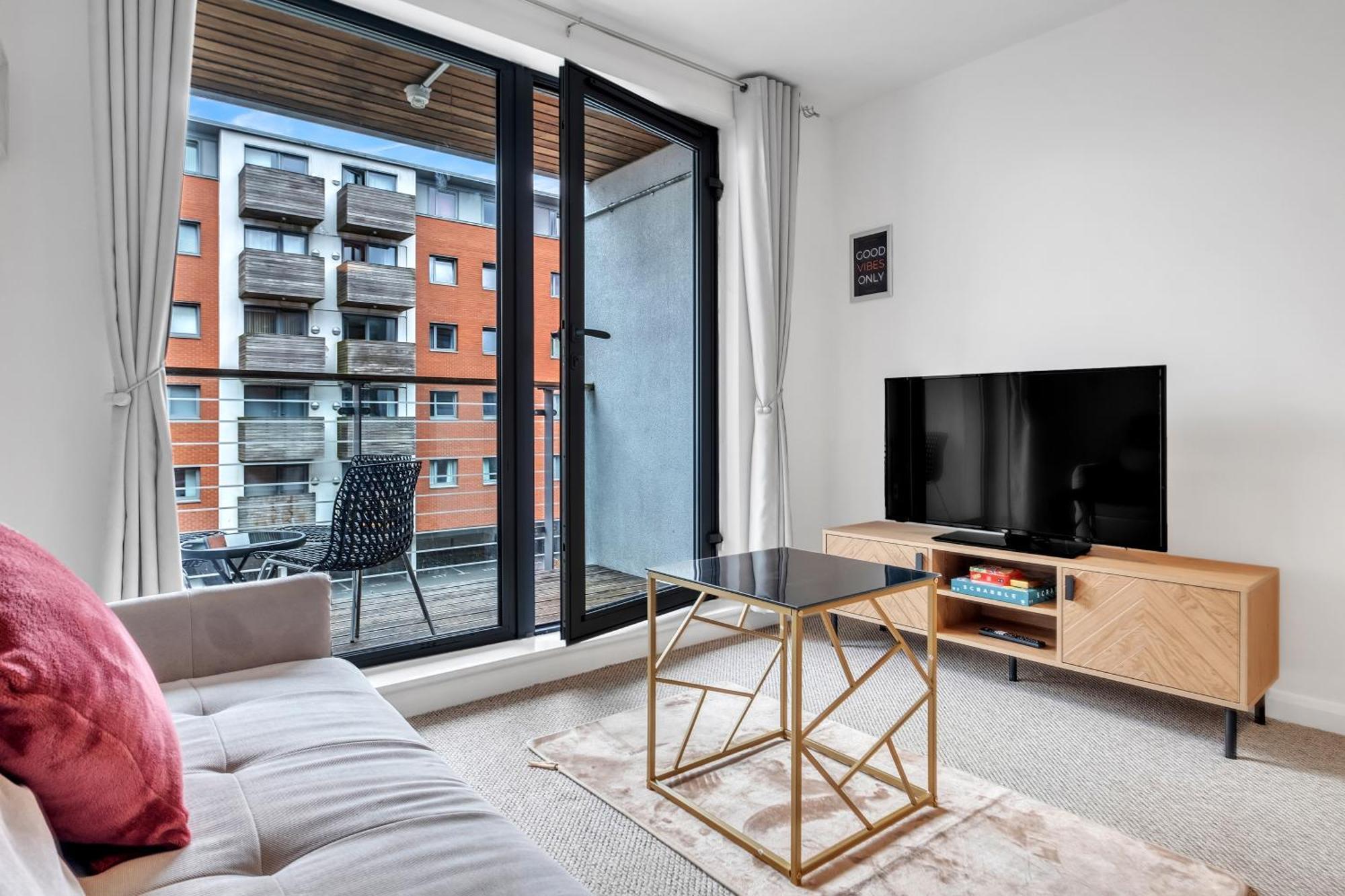 Central Suite Near Mailbox, King Bed, Ping Pong, Netflix, Sleeps 4 バーミンガム エクステリア 写真