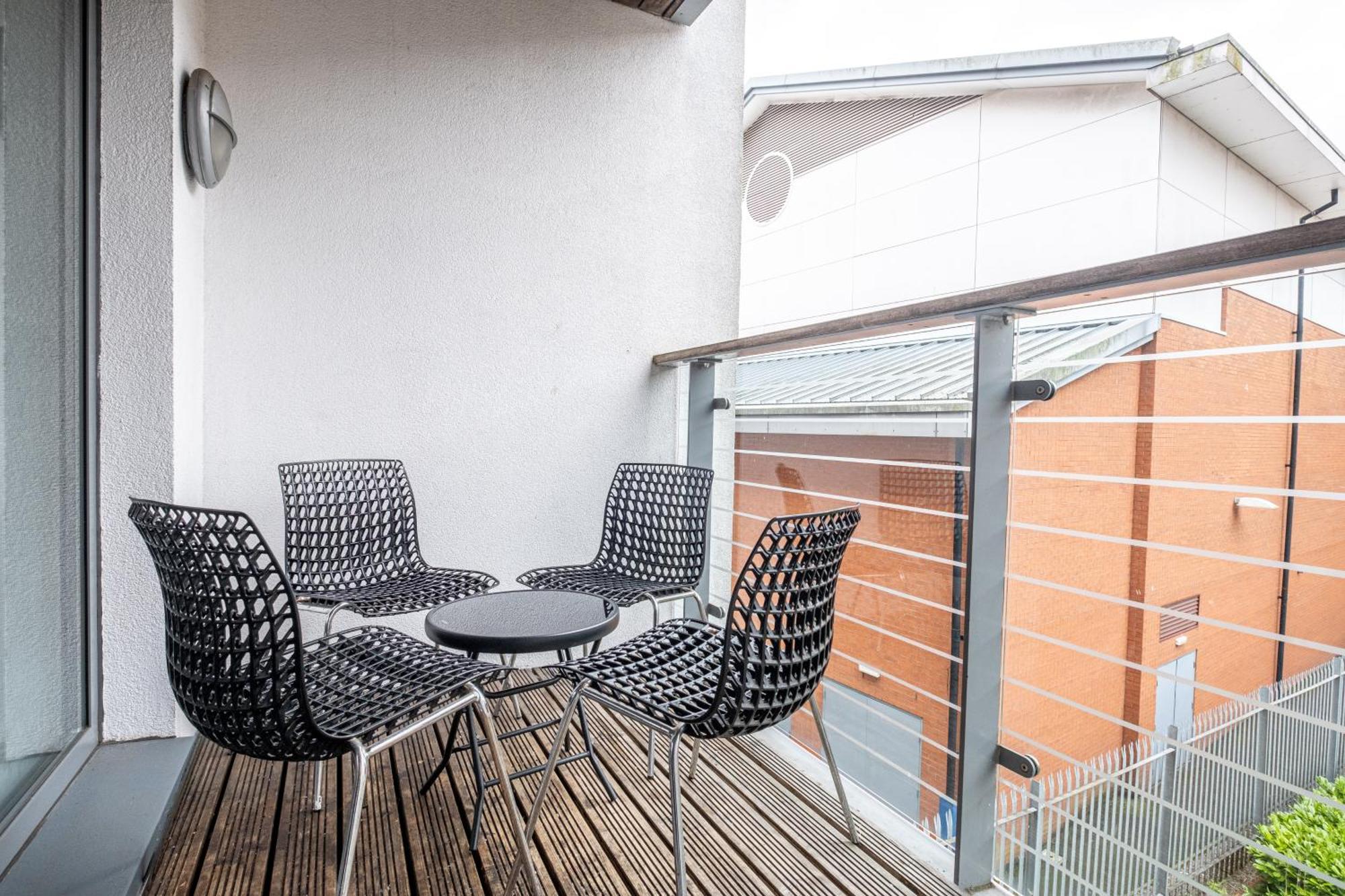 Central Suite Near Mailbox, King Bed, Ping Pong, Netflix, Sleeps 4 バーミンガム エクステリア 写真
